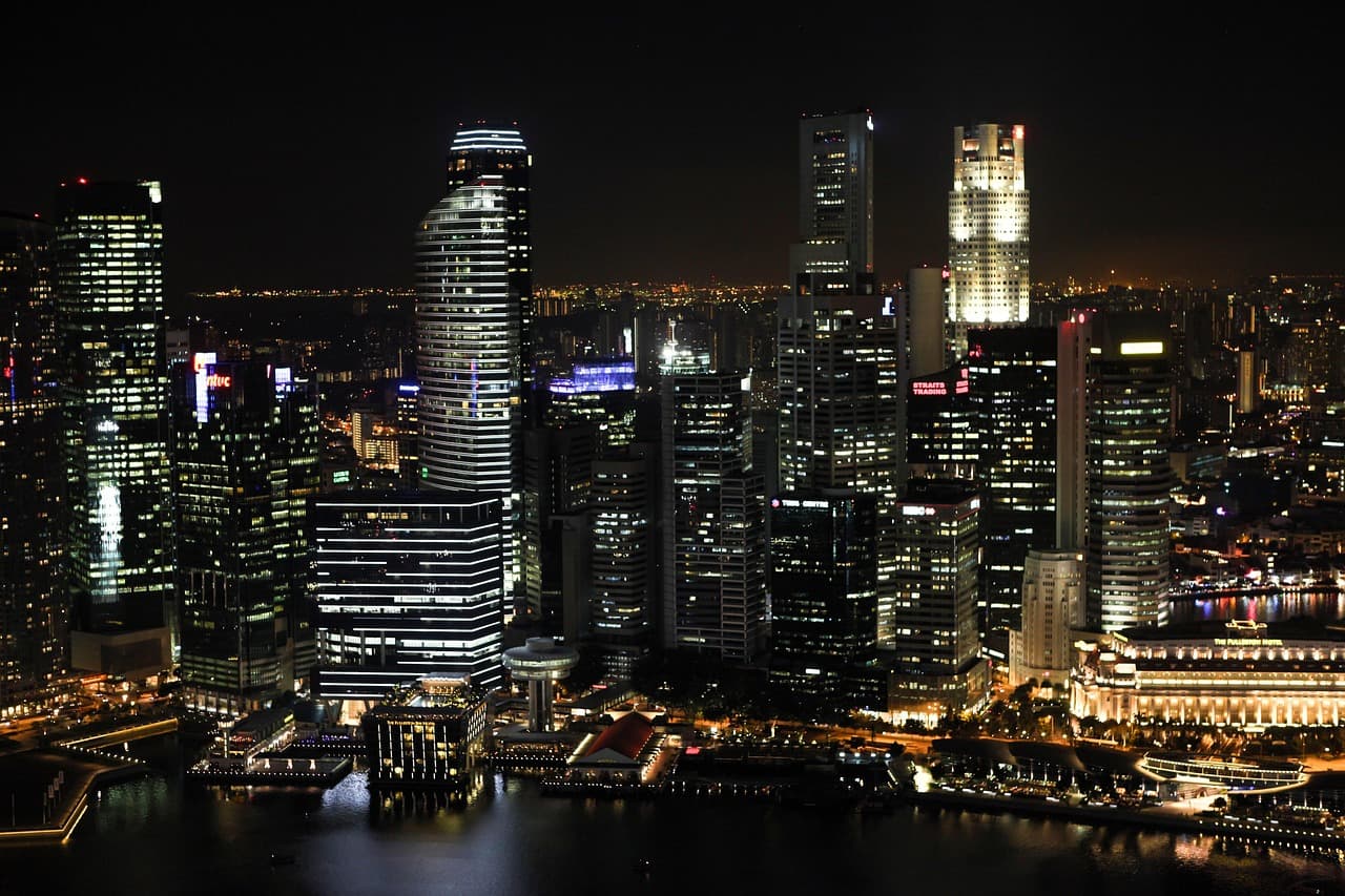 Singapore Marina Bay skyline at twilight — use an LTE.app eSIM for fast data in Singapore